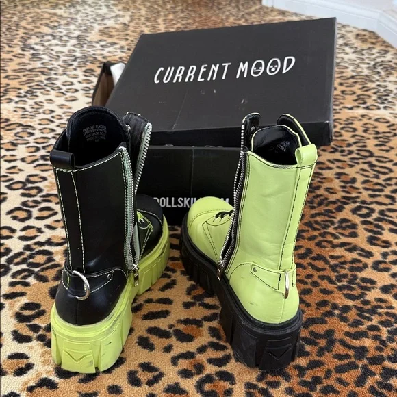 Dolls Kill black/green ‘mismatched’ Combat Boots - Picture 4 of 7